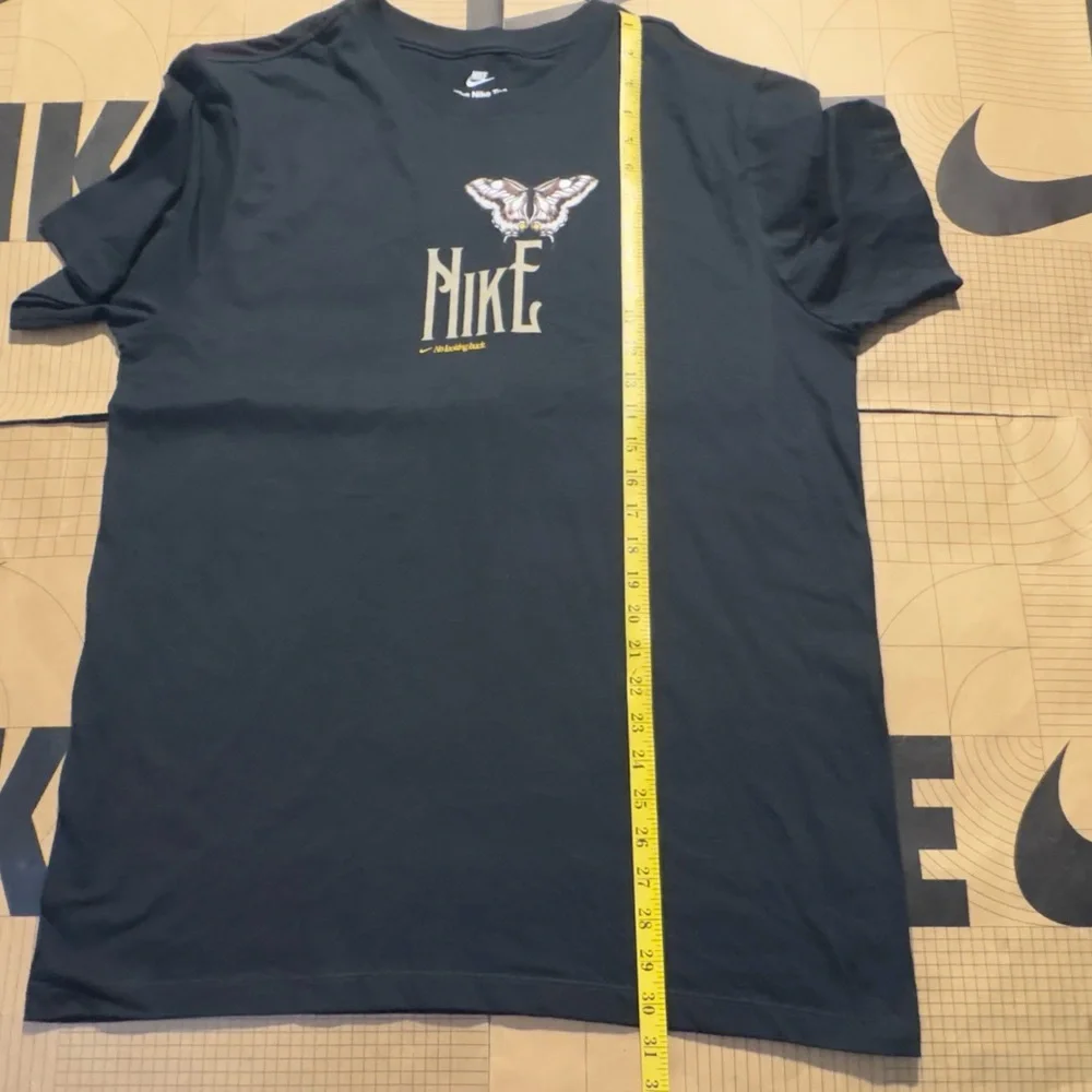 Nike Sportswear Swoosh Graphic logo tee